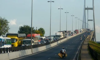 Kẹt xe kéo dài trên quốc lộ 1A ở Tiền Giang