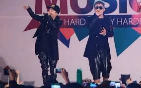 Yanbi và Mr.T hát tại Hải Phòng 