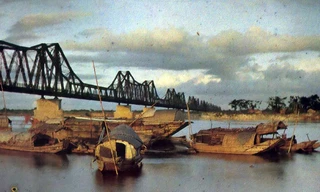 Bức ảnh màu đầu tiên chụp cầu Long Biên của người Pháp năm 1915 (bộ sưu tập của Albert Kahn)