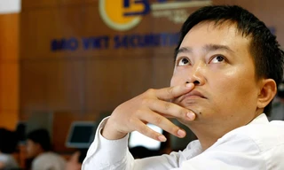 Dù thị trường bán tháo, nhiều nhà đầu tư vẫn nghĩ tới cơ hội bắt đáy. Ảnh: Như Ý