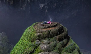 Du khách nồng nhiệt khám phá hang Sơn Đoòng (Quảng Bình) rồi lăng xê trên các phương tiện truyền thông quốc tế (ảnh in trên báo Telegraph của Anh)