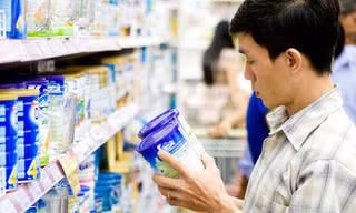 Yêu cầu siết kiểm soát giá sữa