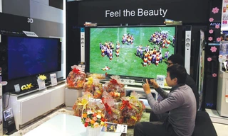 Tivi bằng giá căn hộ chung cư mãi vẫn chưa bán được. Ảnh: Như Ý