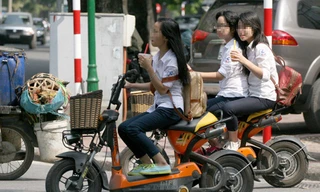 Phạt xe máy điện không có biển số từ 1/7/2015