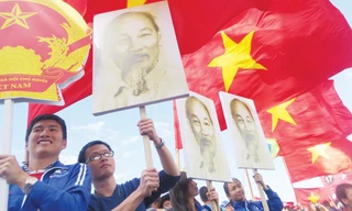 Cờ Tổ quốc rợp trời Festival. Ảnh: Lê xuân sơn