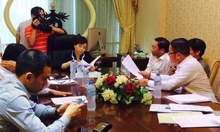 Đoàn kiểm tra phòng khám đa khoa Sài Gòn. Ảnh L.N