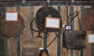 Tặng bảo tàng đồ nghề bắt voi rừng của Vua Voi