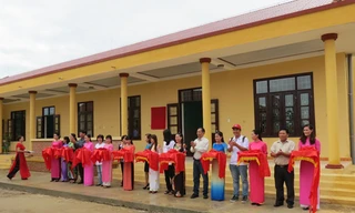 Lễ cắt băng khánh thành ngôi trường mới Cẩm Ly - Cửa Mẹc