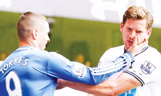 Chelsea thường “bóp mũi” Tottenham Hospur. Ảnh: Mirror