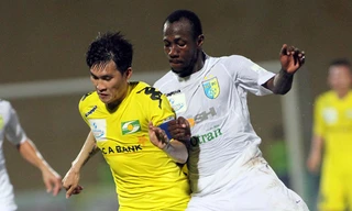 SLNA đang tích cực tìm nguồn kinh phí để có thể giữ chân Công Vinh (trái) ở lại đội. Ảnh: VSI
