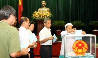  Đại biểu Quốc hội bỏ phiếu tín nhiệm. Ảnh: Hồng Vĩnh