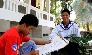 Trần Văn Thược ký họa chân dung chiến sỹ