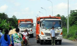 Người dân chặn xe chở rác. Ảnh minh họa 