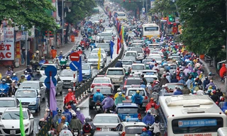 Giao thông Hà Nội đang là cơn ác mộng với nhiều người (tắc đường trên phố Tây Sơn - Hà Nội). Ảnh: Như Ý