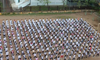 Cận cảnh sinh viên Tài chính nhảy flashmod xếp hình