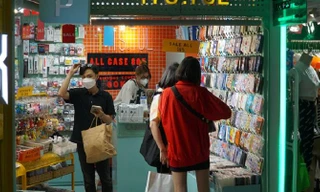 Ngày hội Black Friday ở TP.HCM: Không quá đông, teen mê mẩn vì nhiều mặt hàng giảm giá sâu