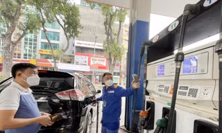 Giá xăng dầu có thể giảm tiếp 2 nghìn đồng mỗi lít thông qua giảm thuế