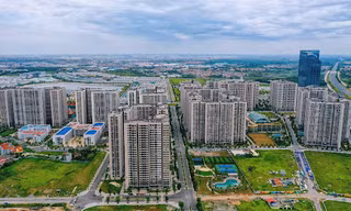 Cổ phiếu bất động sản 'đua' trần