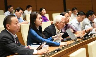 Quốc hội biểu quyết các luật lớn, tiến hành công tác nhân sự trọng yếu