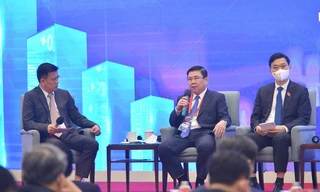 Ông Nguyễn Thành Phong - Phó trưởng Ban Kinh tế Trung ương phát biểu tại toạ đàm