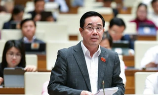 Sao kê, 'phông bạt', khoe mẽ tiền ủng hộ bão lũ làm nóng nghị trường 