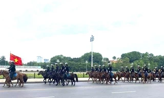 Kỵ binh cảnh sát cơ động sẽ diễu hành tại đường Độc Lập. Ảnh IT 