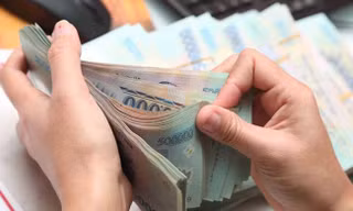 Tăng lương cơ sở cho cán bộ, công chức, tạo nguồn cải cách chính sách tiền lương