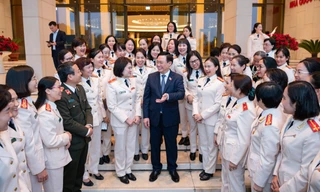 Chủ tịch Quốc hội gặp mặt Đoàn đại biểu phụ nữ Công an nhân dân 