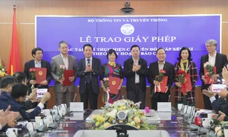 Bộ TT&TT Trao giấy phép cho 18 tạp chí của 18 tổ chức hội