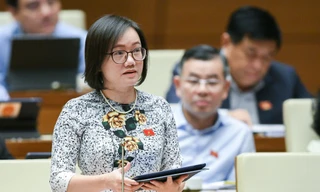 Tranh luận quanh đề xuất hạ độ tuổi cho học sinh lái xe gắn máy 