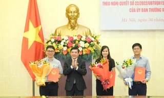 Công bố các quyết định về tổ chức bộ máy, nhân sự thuộc Văn phòng Quốc hội