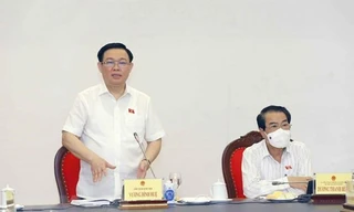 Chủ tịch Quốc hội Vương Đình Huệ làm việc với Ban Dân nguyện. Ảnh TTXVN