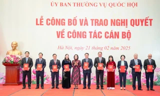 Công bố nghị quyết của Ủy ban Thường vụ Quốc hội về công tác cán bộ