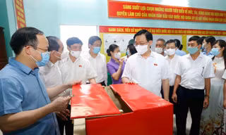 Chủ tịch Quốc hội kiểm tra công tác chuẩn bị bầu cử ở Tuyên Quang