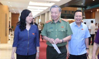 Đề xuất chức danh phó tùy viên trở lên được cấp hộ chiếu ngoại giao