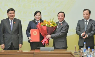 Trao quyết định của Ban Thường vụ Đảng ủy Quốc hội về công tác cán bộ