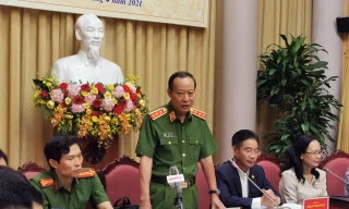 Thượng tướng Lê Quý Vương, Thứ trưởng Bộ Công an trao đổi với phóng viên