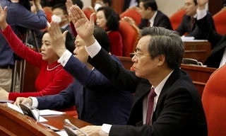 Ban Chấp hành Trung ương giao cho Bộ Chính trị và Tiểu ban nhân sự tiếp tục xem xét, bổ sung, hoàn thiện các phương án nhân sự để báo cáo Ban Chấp hành Trung ương xem xét, quyết định tại Hội nghị Trung ương 15 sắp tới. 