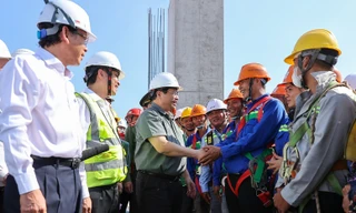 Chi trả kịp thời tiền lương, thưởng, không để người lao động 'cô đơn trên công trường'