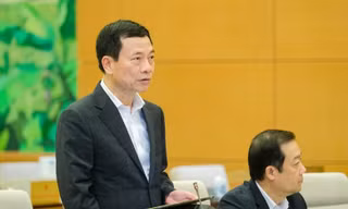 Đấu giá quyền sử dụng tần số vô tuyến điện theo pháp luật về đấu giá tài sản