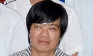 Nhà báo bị đốt trong phòng ngủ qua đời