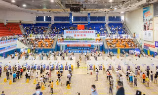 Một trung tâm tiêm chủng vắc-xin COVID-19 tại thành phố Phật Sơn thuộc tỉnh Quảng Đông (Trung Quốc). Ảnh: Getty.