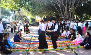 Gieo tình yêu văn hoá truyền thống cho học sinh dân tộc thiểu số