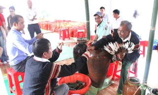 Tận mắt xem lễ cúng mừng nhà mới của đồng bào Êđê