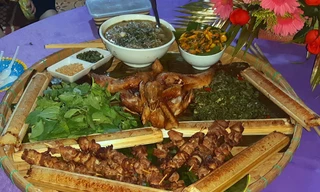 Cơm làm gà nướng là đặc sản của đồng bào Tây Nguyên