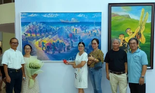 Nhiều họa sĩ trẻ tham gia triển lãm Mỹ thuật khu vực V