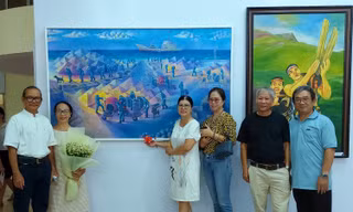 Nhiều họa sĩ trẻ tham gia triển lãm Mỹ thuật khu vực V