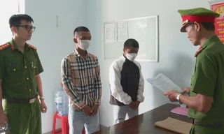 Bắt nhóm choai vác gậy đánh gục người lạ vào buôn