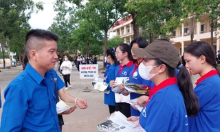 Những suất học bổng động viên thí sinh khó khăn trước kỳ thi