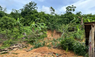 Sạt lở đồi, Đắk Lắk khẩn cấp di dời các hộ dân